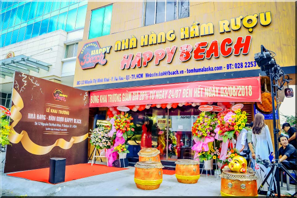 Khai trương nhà hàng hầm rượu Happy Beach