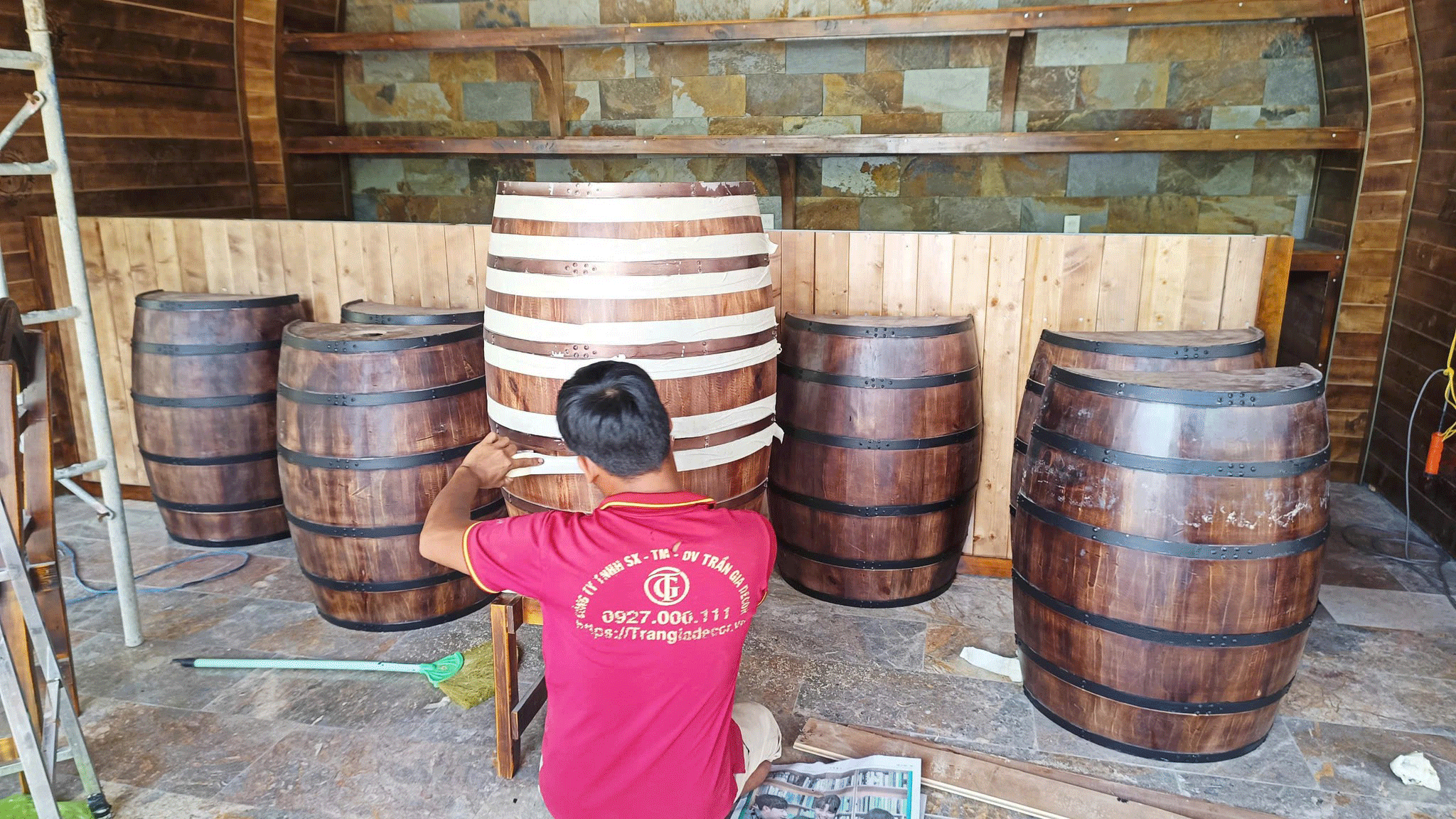 Đội ngũ thợ tỉ mĩ trong từng chi tiết